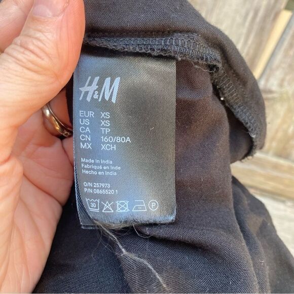 H&M black flowy maxi dress size XS - Picture 3 of 6